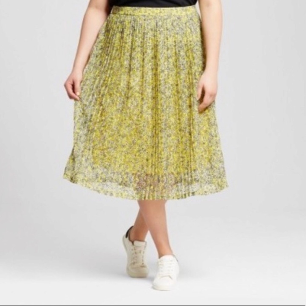 NWT who what wear high waisted pleated skirt